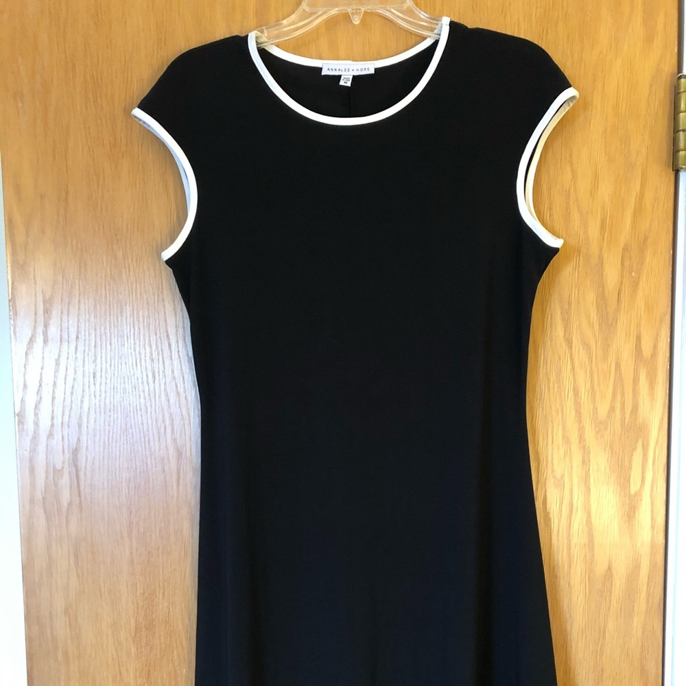 Black & White Sleeveless Dress